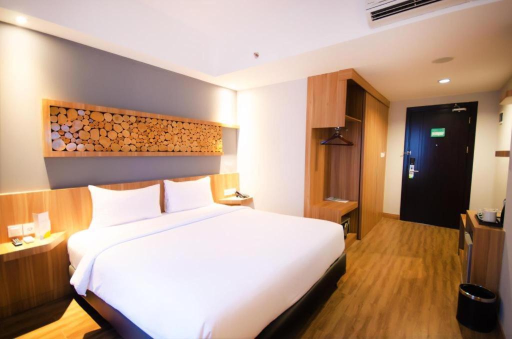 Ayola First Point Hotel Pekanbaru Dış mekan fotoğraf