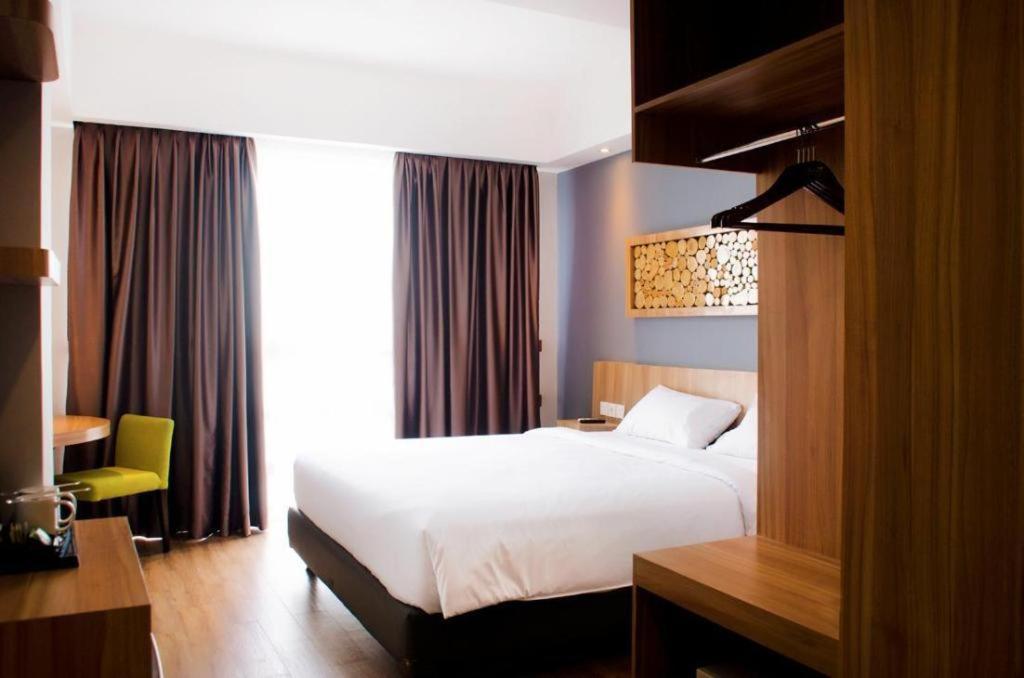 Ayola First Point Hotel Pekanbaru Dış mekan fotoğraf
