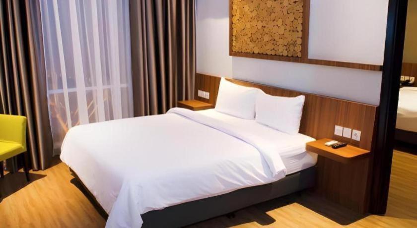 Ayola First Point Hotel Pekanbaru Dış mekan fotoğraf