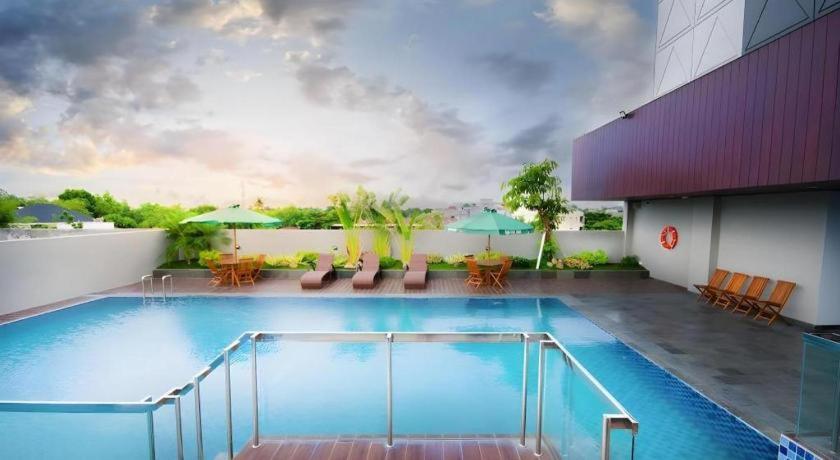 Ayola First Point Hotel Pekanbaru Dış mekan fotoğraf