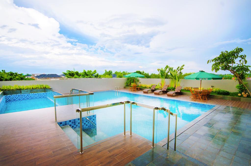 Ayola First Point Hotel Pekanbaru Dış mekan fotoğraf