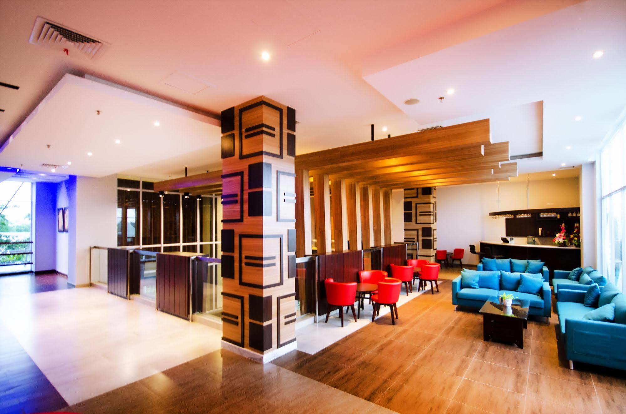 Ayola First Point Hotel Pekanbaru Dış mekan fotoğraf