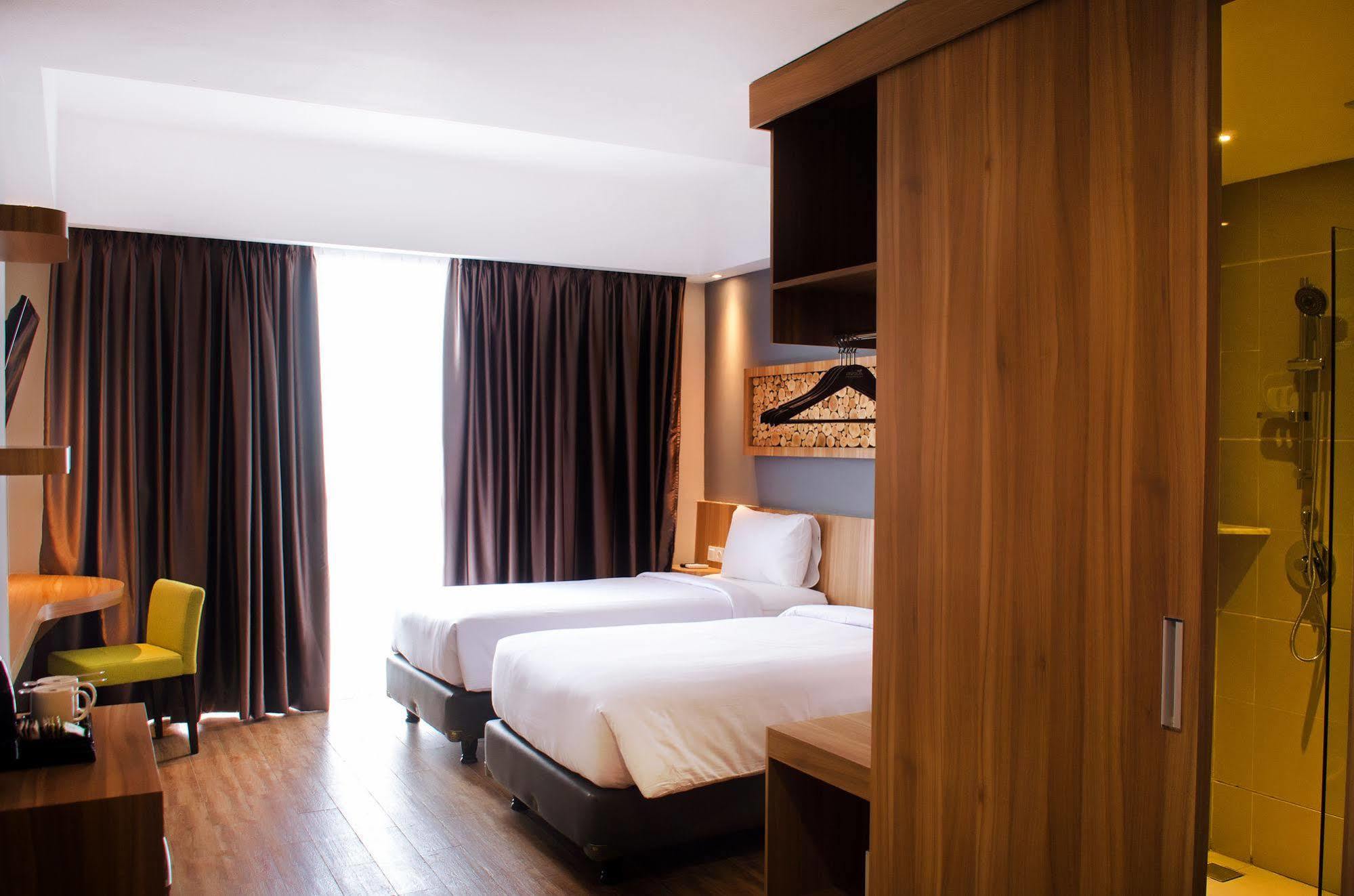 Ayola First Point Hotel Pekanbaru Dış mekan fotoğraf