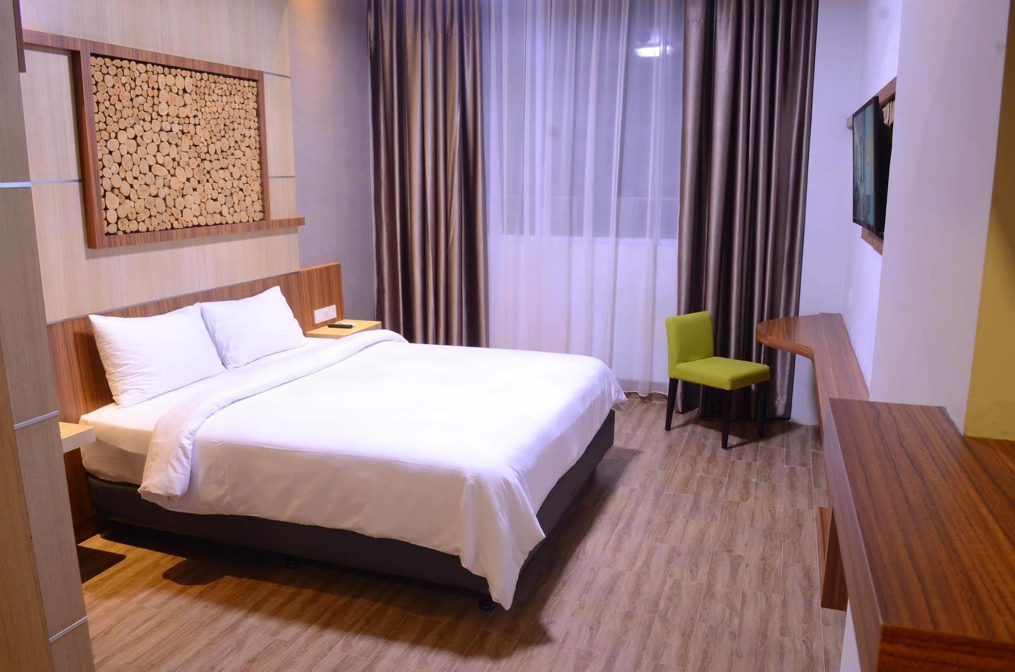 Ayola First Point Hotel Pekanbaru Dış mekan fotoğraf