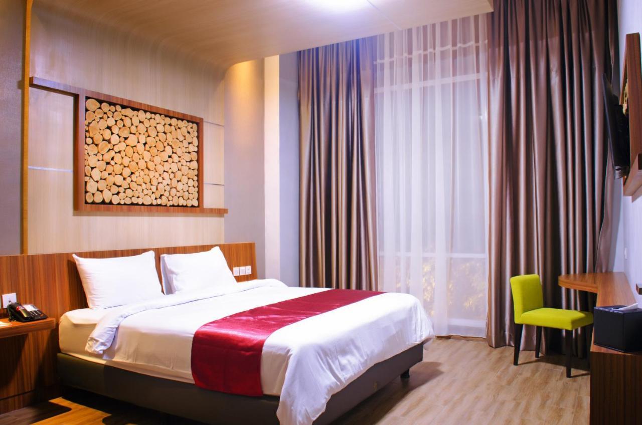 Ayola First Point Hotel Pekanbaru Dış mekan fotoğraf